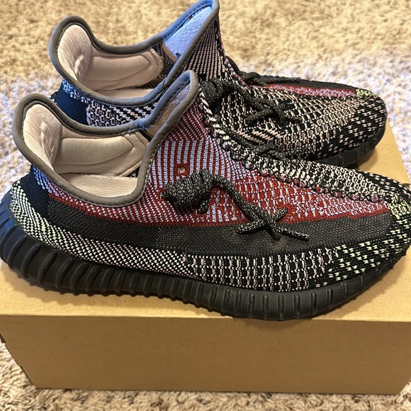 Yechei Yeezy Boost 350 V2 - Picture 3 of 8